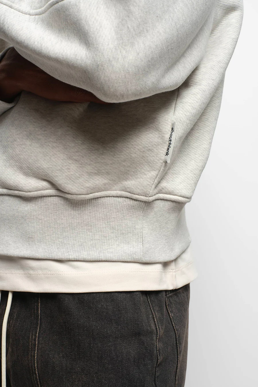 SWEAT-SHIRT INSIGNIA GRIS - Image 4