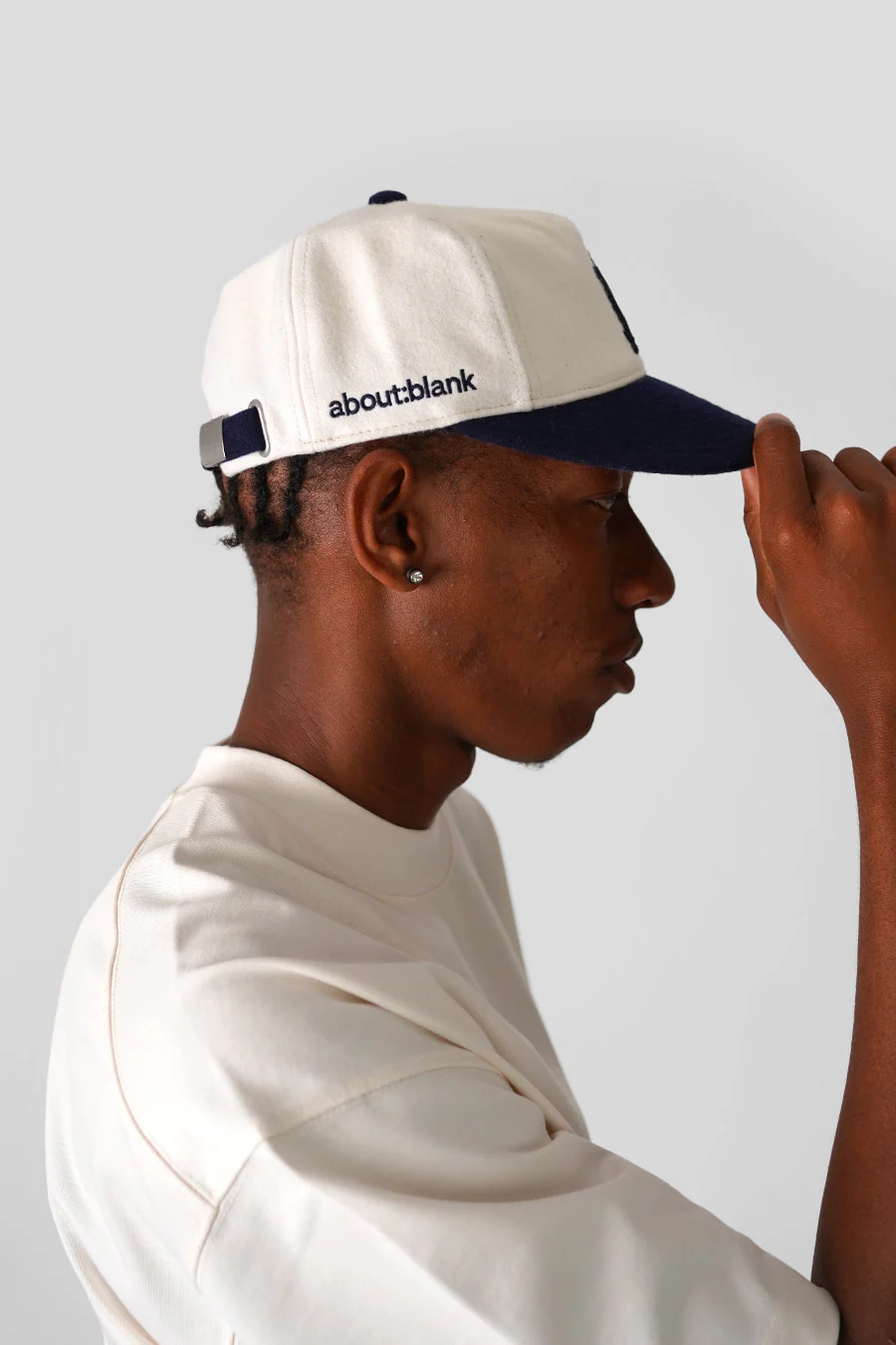 CASQUETTE MONOGRAM CONTRAST BLANCHE ET BLEU MARINE - Image 2