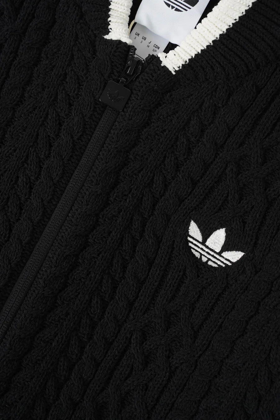 CARDIGAN RÉTRO NOIR, BLANC ET GRIS - Image 2