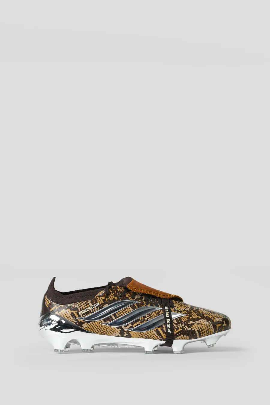 PREDATOR ELITE FT FG X WALES BONNER BROWM ET SILVER ET BRONZE