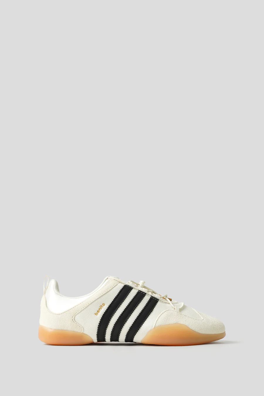 SNEAKERS BALLERINA X PARA BAD BUNNY OFF WHITE, CORE BLACK ET GUM
