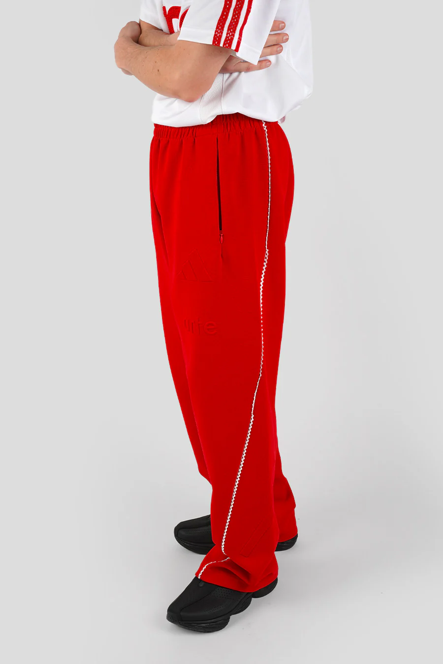 PANTALON DE SURVĂTEMENT ZNE X ARTE ROUGE ET BLANC - Image 3