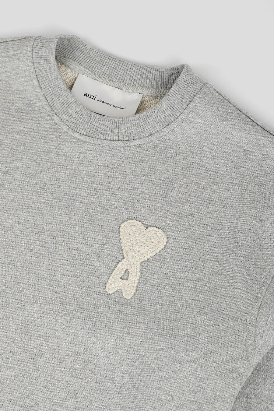 CREWNECK CLASSIC FIT AMI DE COEUR PATCH GRIS CENDRE - Image 2