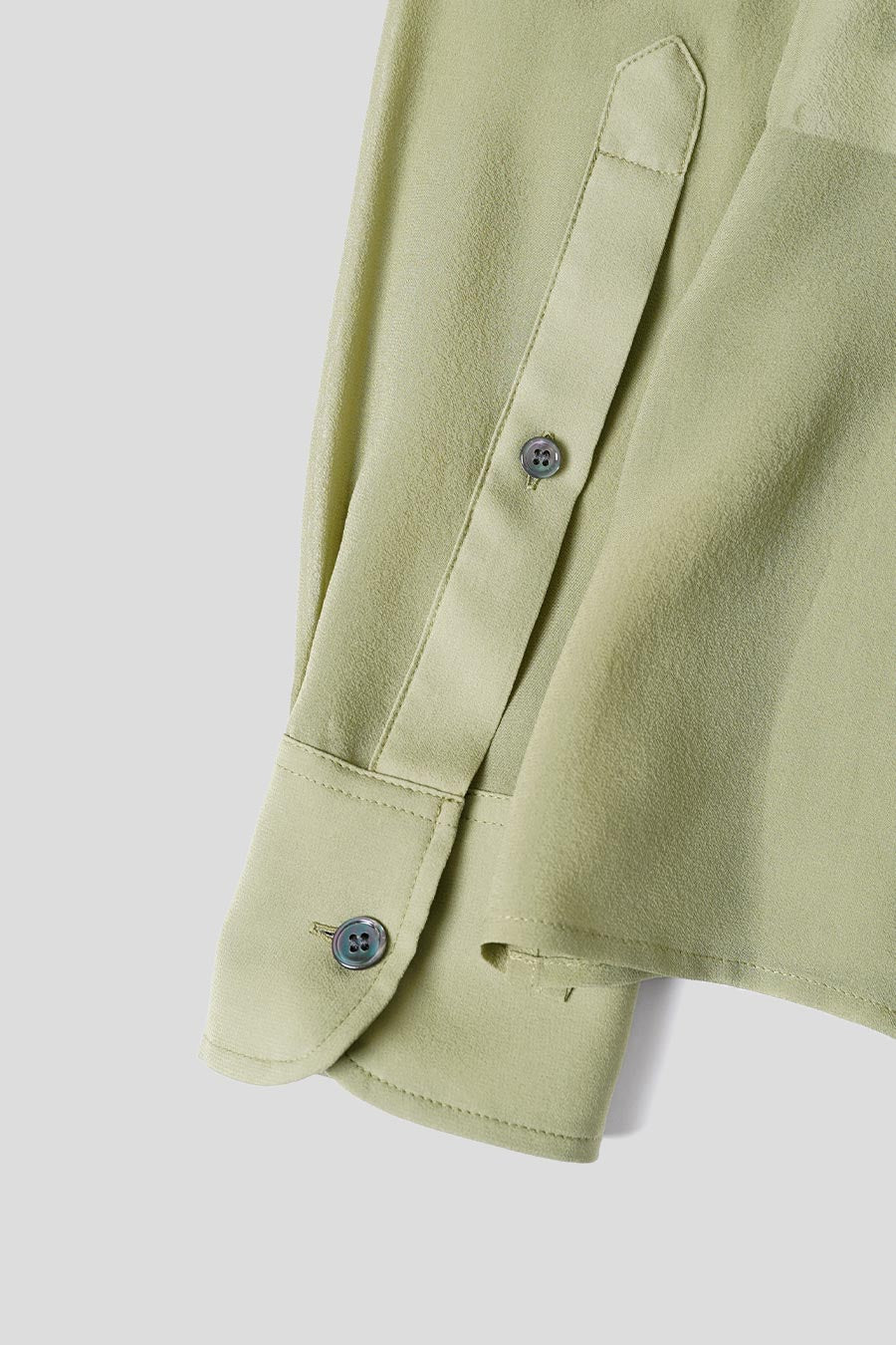 CHEMISE MANCHE LONGUE EN SOIE OLIVE - Image 4