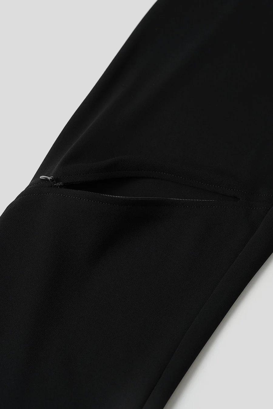 PANTALON BOOTCUT ELLIPSE ZIPPÉ EN CRÊPE JERSEY NOIR - Image 3