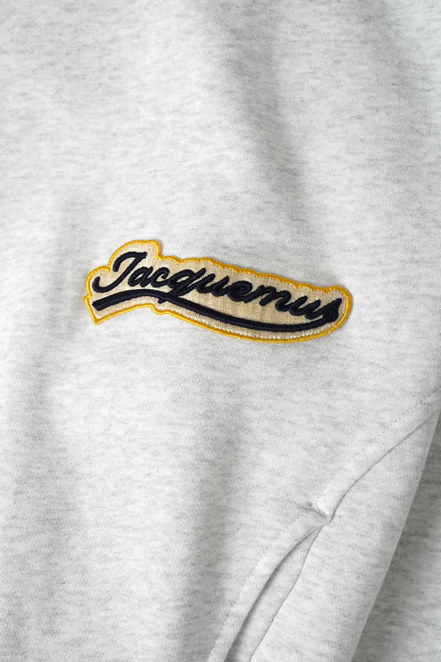 LE HOODIE GIO VARSITY PATCH GRIS - Image 2