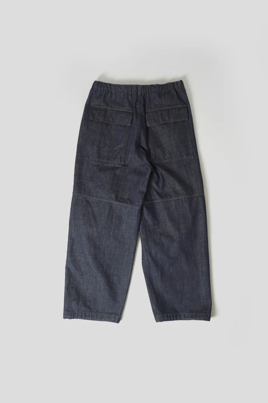 PANTALON À GENOUX DRAPÉ EN DENIM BLEU MARINE - Image 6
