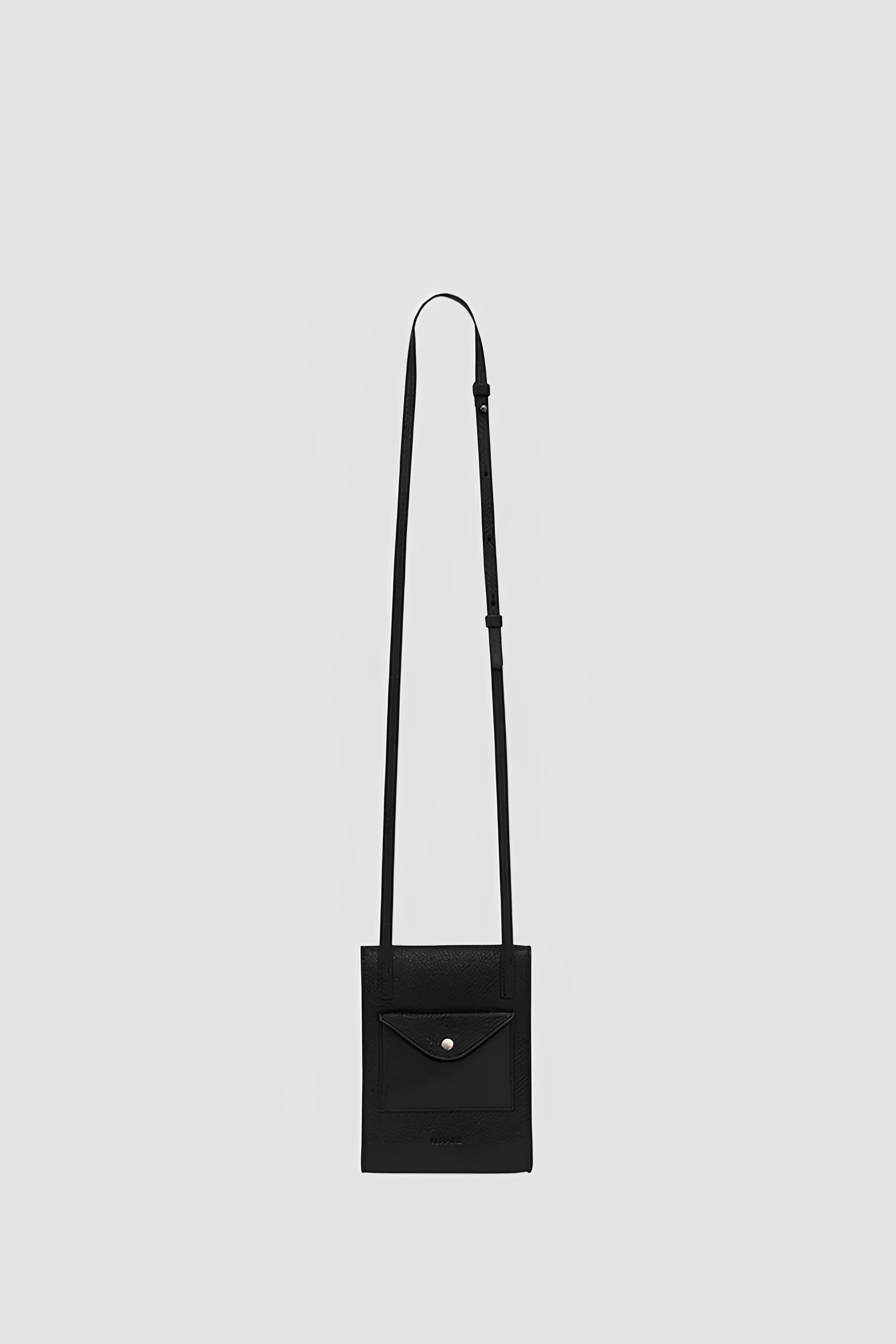 POCHETTE ENVELOPPE À BANDOULIÈRE NOIRE - Image 3
