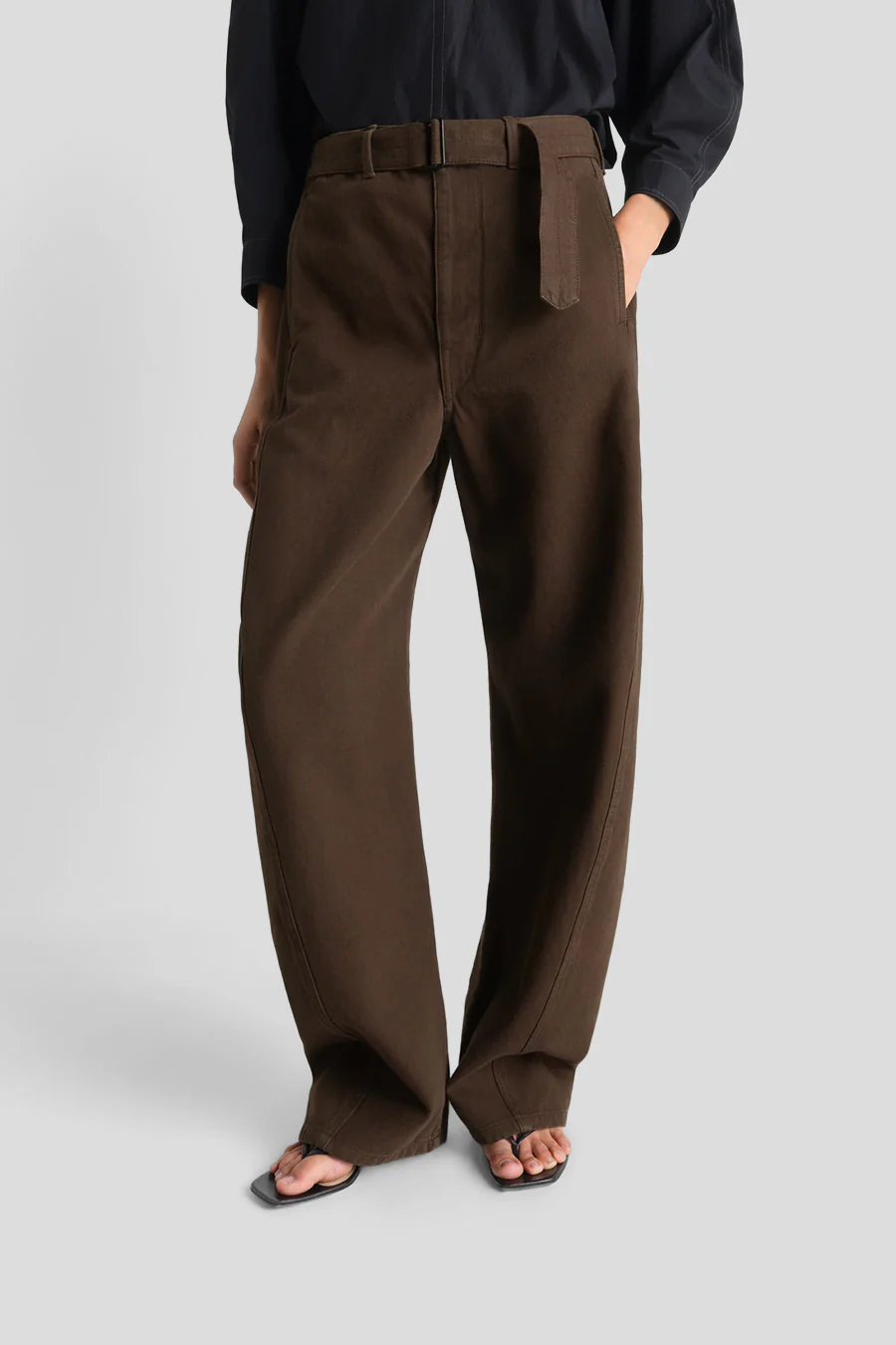 PANTALON TWISTED BELTED CACAO - Image 2