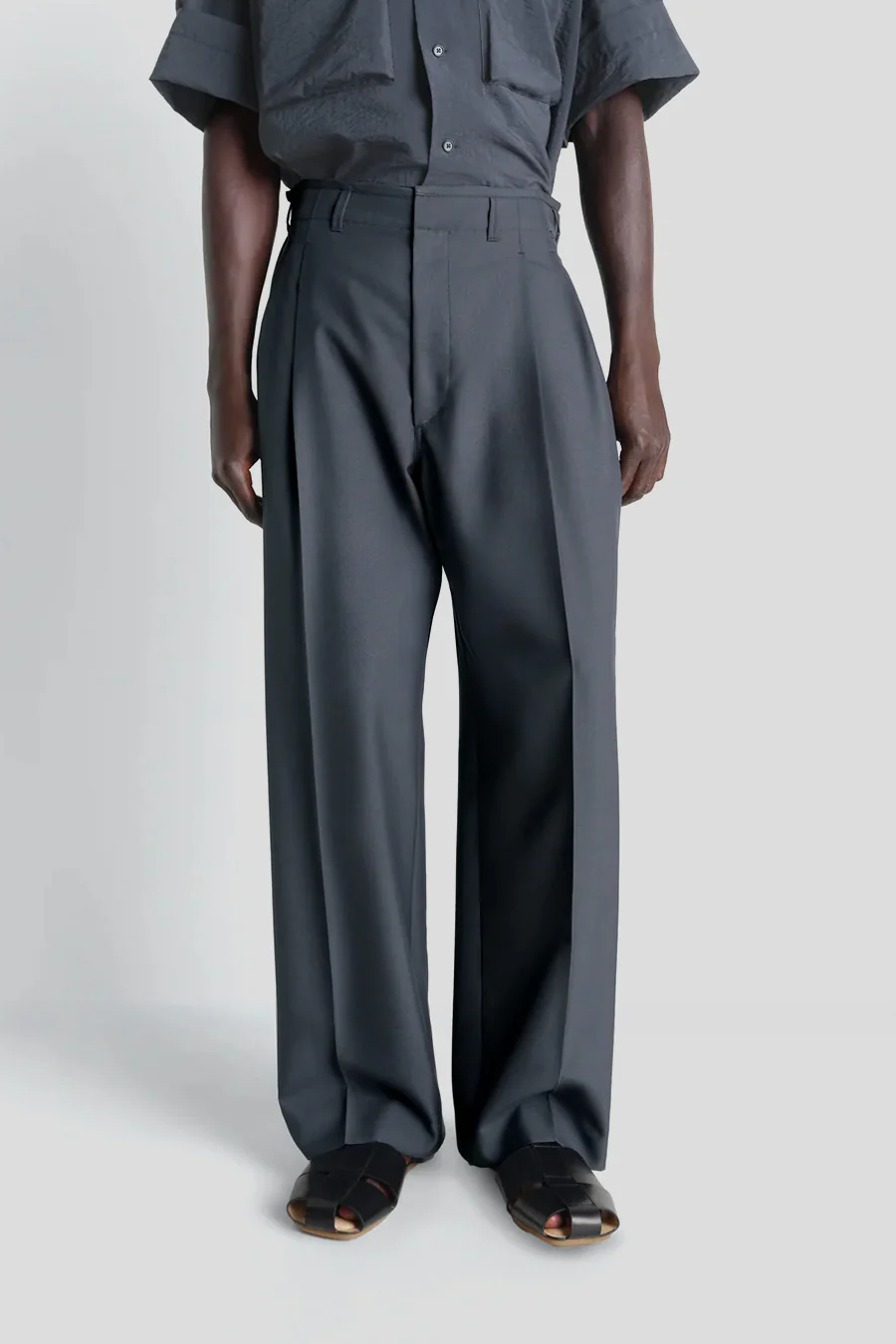 PANTALON PLEATED TAILORED GRIS FONCÉ - Image 2