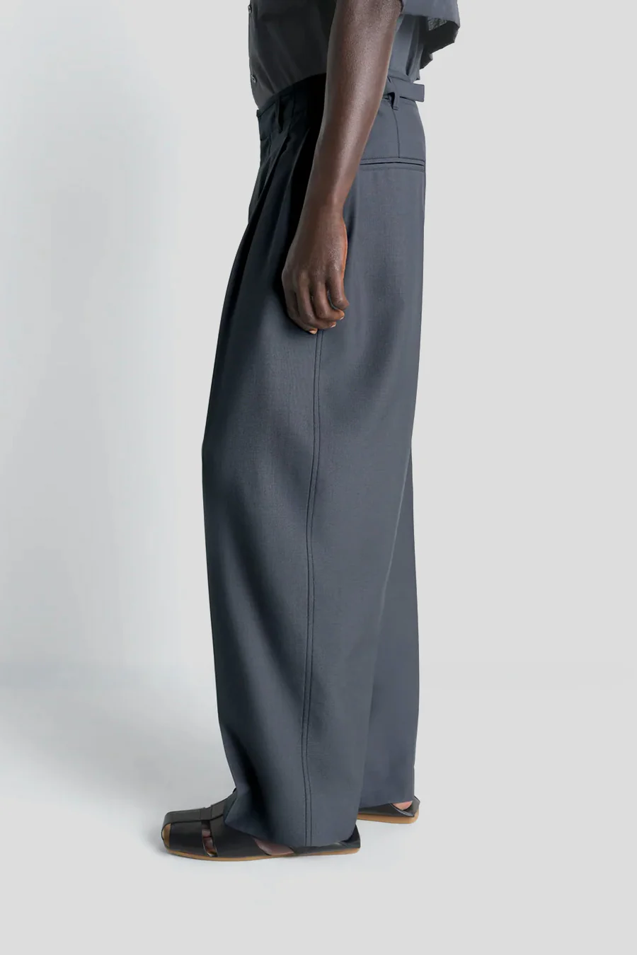 PANTALON PLEATED TAILORED GRIS FONCÉ - Image 4