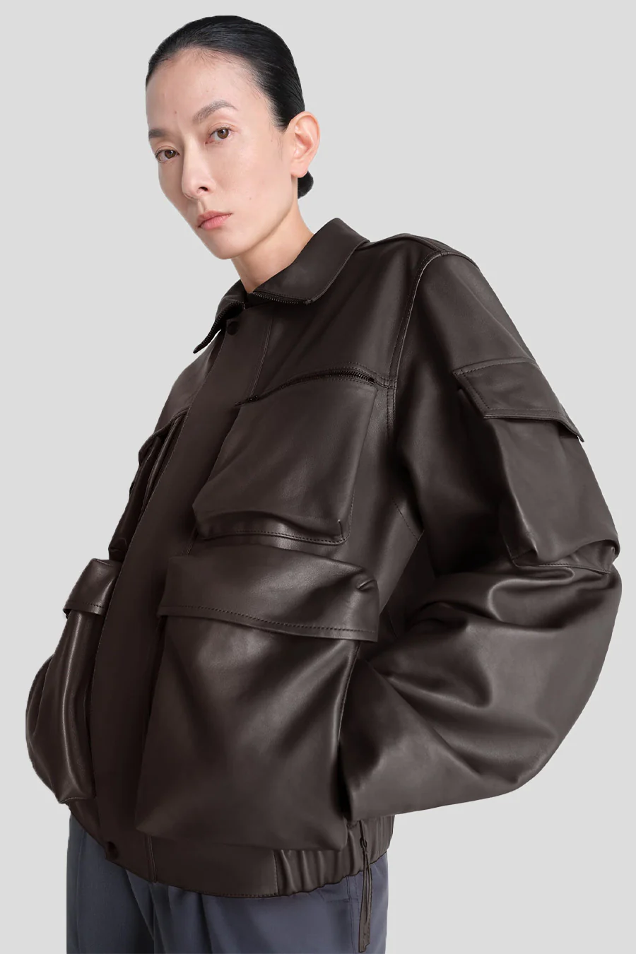 BLOUSON MULTIPOCHE EN CUIR MOKA - Image 2