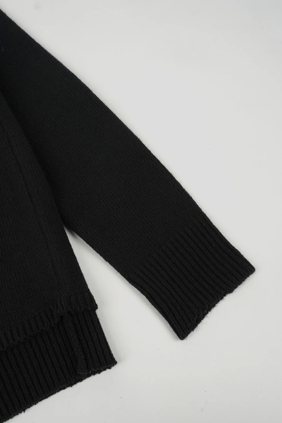 PULL Ă COUDIĂRES NOIR - Image 3