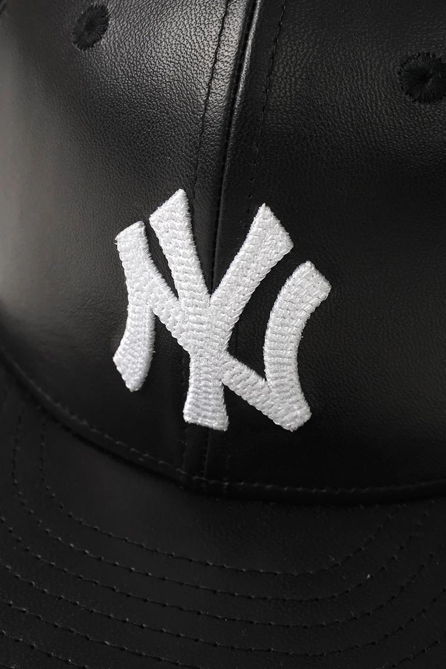 CASQUETTE MLB NEW YORK YANKEES 59FIFTY EN CUIR ET FAUSSE FOURRURE NOIRE - Image 3