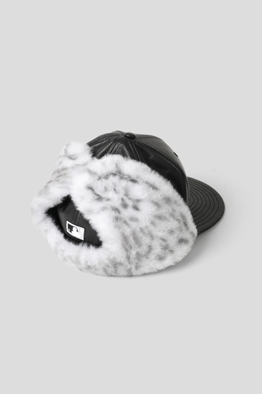 CASQUETTE MLB NEW YORK YANKEES 59FIFTY EN CUIR ET FAUSSE FOURRURE NOIRE - Image 4