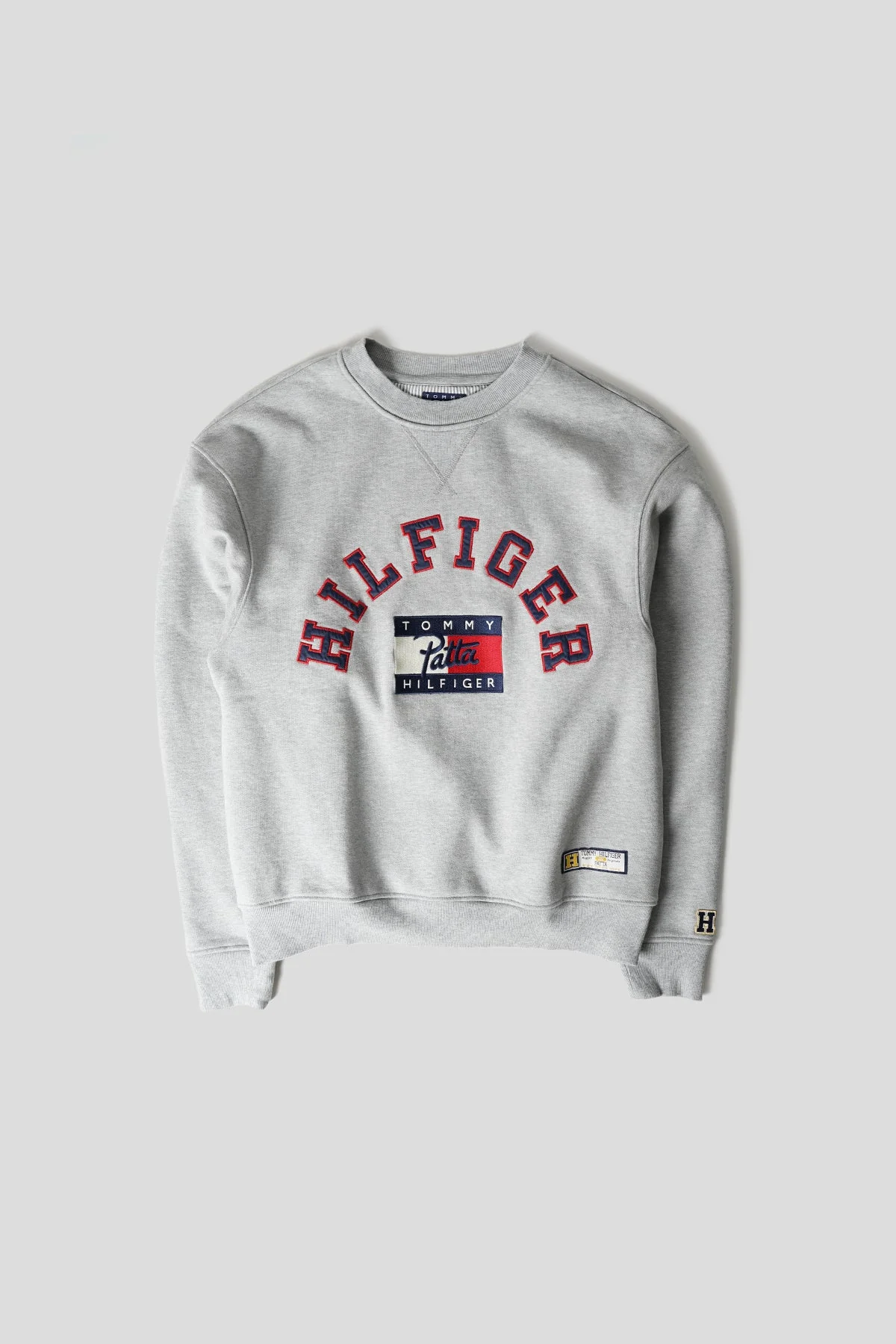 CREWNECK PATTA X TOMMY GRIS