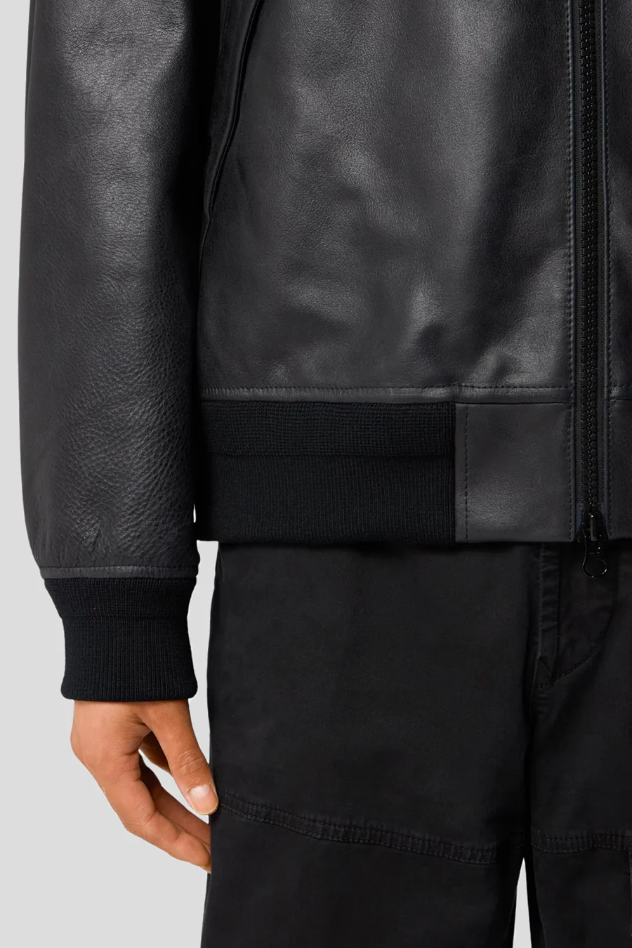 VESTE À CAPUCHE EN CUIR TEXTURÉ NOIRE - Image 5