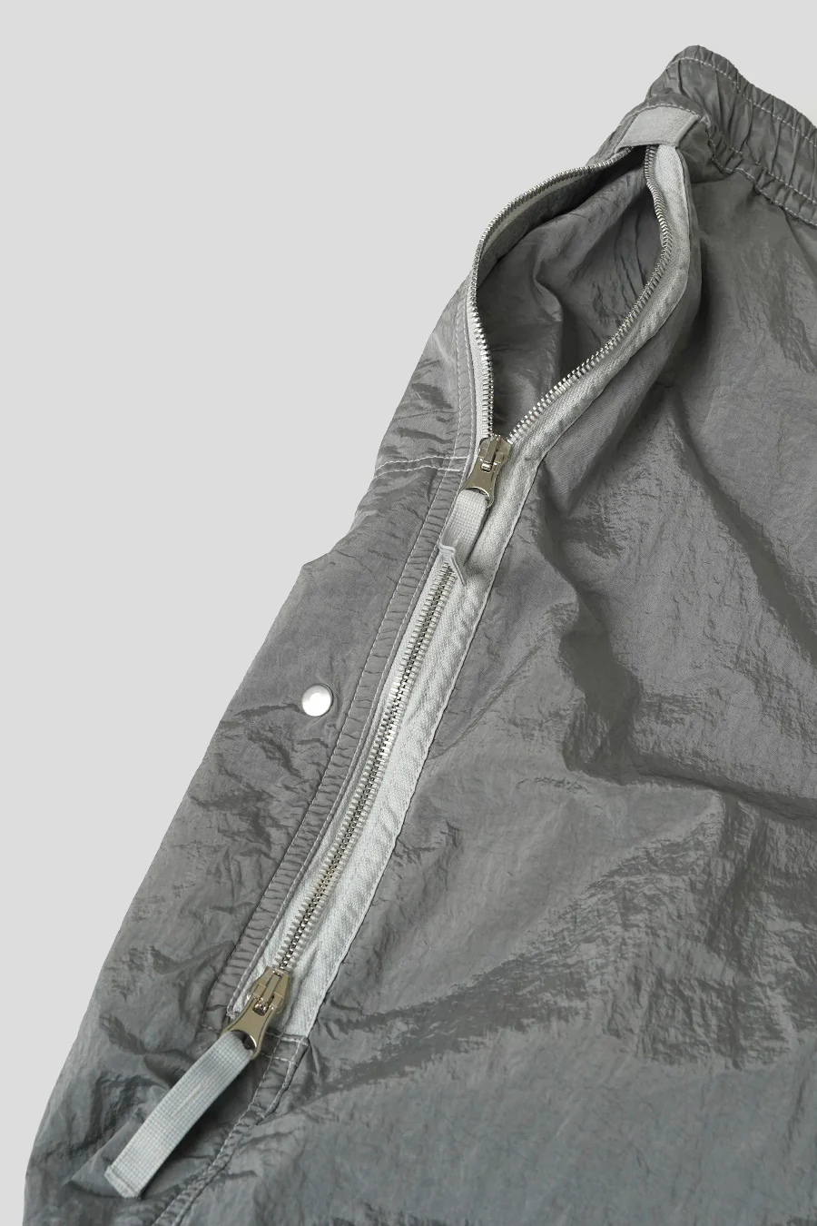 PANTALON EN NYLON ECONYL GRIS - Image 2