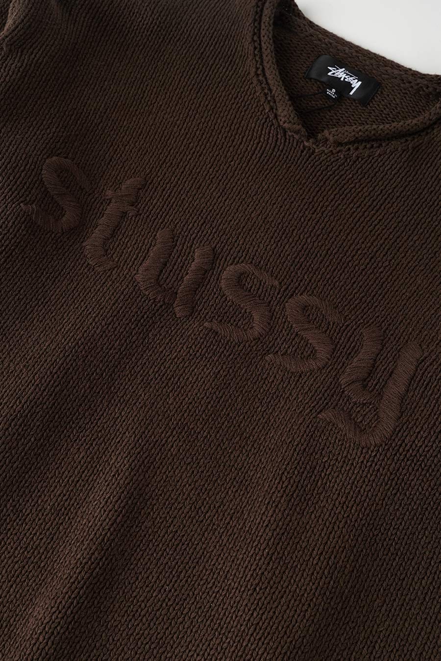 PULL EMBROIDERED V-NECK LOGO MARRON - Image 2